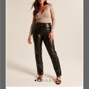 NWOT Abercrombie Vegan 90s Straight Vegan Ultra High Rise Pants (Curve Love)